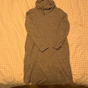 Ingrid & Isabel maternity sweater dress. Size medium.